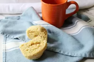 Cmo hacer pan en una taza y solo en 4 minutos en el microondas?