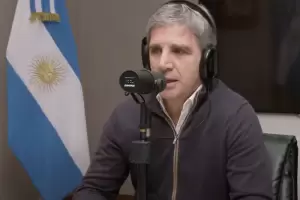 Streaming de Economa: Luis Caputo defendi el blanqueo y asegur que Va a acelerar la convivencia de monedas"