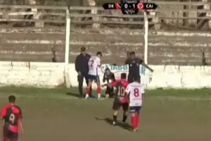 El encuentro entre Independiente de San Antonio y Defensores de Esqui termin suspendido por agresiones