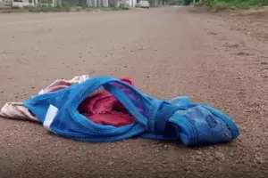 "El Camino de las Tangas": develan el misterio de la ropa tirada en Colonia Caroya