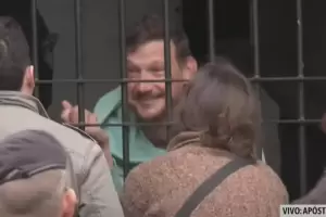 Entre risas y tras las rejas, Germn Kiczka, recibi la visita de sus familiares