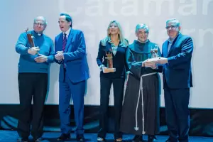 Presentaron el documental �Fray Mamerto Esqui�, ciudadano del cielo�