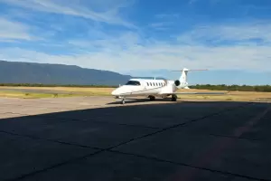 Derivaron a un nio en el avin sanitario