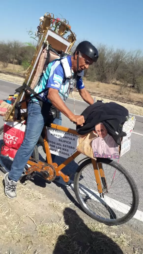 el angel de la bici de madera