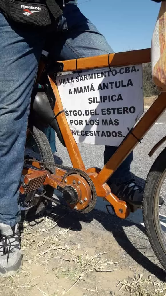 el angel de la bici de madera