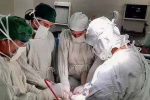 Exitosa cirug�a de columna: el paciente se recupera y ya est� caminando