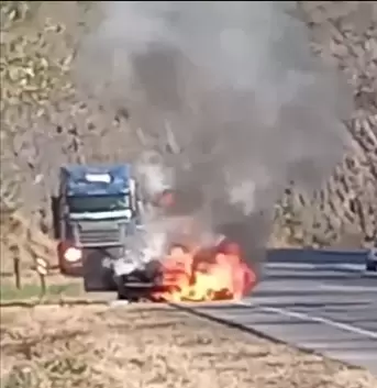 incendio auto totoral