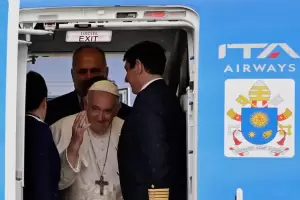 Francisco vuelve de su extensa gira y se espera para saber si viene a la Argentina