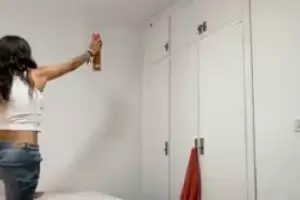 La desesperante batalla entre una joven y un insecto que se volvi viral