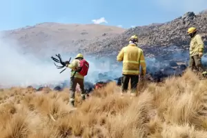 Declaran contenido el incendio de Minas Capillitas y sigue activo el de El Gracin