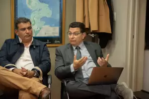 Dusso y senadores se reunieron con una autoridad de la Universidad de California