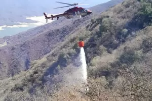 Incendios en la provincia: sigue el combate del fuego en Minas Capillitas y El Gracin