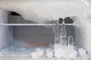 Barato y sin esfuerzo: el truco casero para que el freezer no acumule mucho hielo