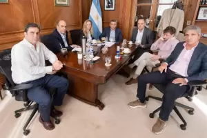 El Gobierno insiste con la privatizacin de Aerolneas Argentinas y se reunir con posibles inversores