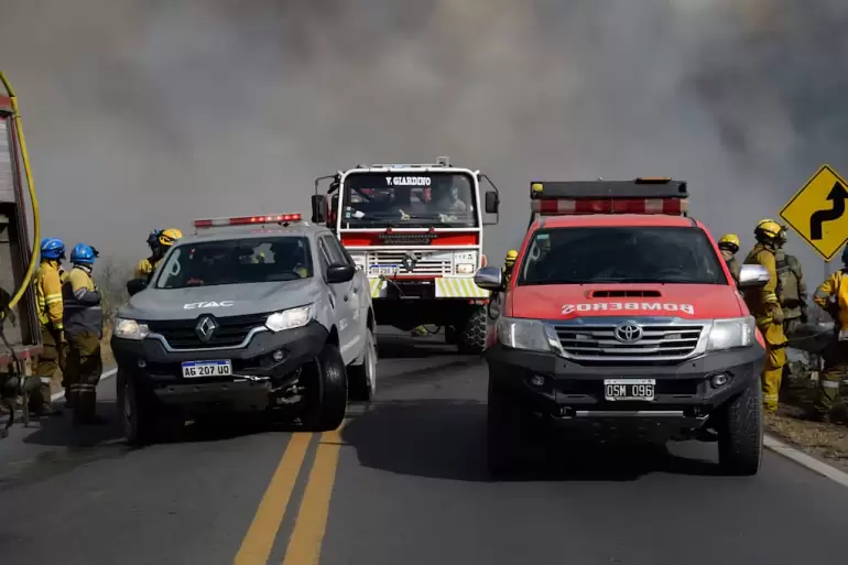 Ms de 200 bomberos trabajan en el incendio de Crdoba (Foto: Gobierno de Crdoba)