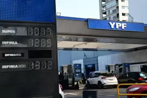 YPF poda bajar el precio de los combustibles en octubre