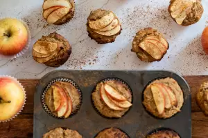 Paso a paso, cmo hacer muffins de avena y manzana