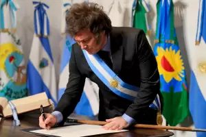 Javier Milei firm la reglamentacin de la reforma laboral incluida en la Ley Bases