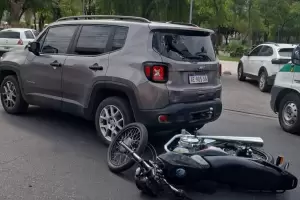 Un motociclista result lesionado tras un siniestro vial