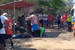 Liga de Veteranos: falleci un futbolista en pleno partido y critican la demora de la ambulancia