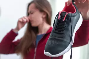 C�mo quitar el mal olor de los zapatos con ingredientes caseros