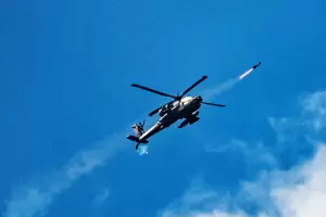 Hezbollah lanz una andanada de cohetes contra una sede del Mossad