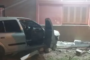 Descontrolado choc contra la Casa de la Memoria