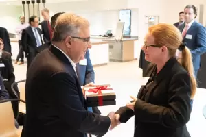 Jalil en la Bolsa de Metales de Londres y reunin con autoridades de Ro Tinto