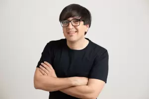 El filsofo Toms Balmaceda llega a la Feria del Libro con una invitacin a "Volver a pensar"