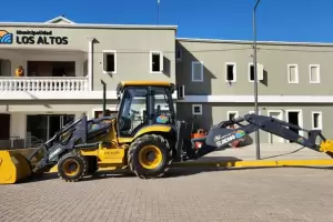 Nueva retroexcavadora para Los Altos