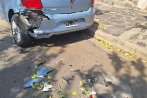 Le chocaron el auto, huyeron pero le dejaron una notita