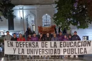 Estudiantes de la Facultad de Humanidades tomaron la UNCA