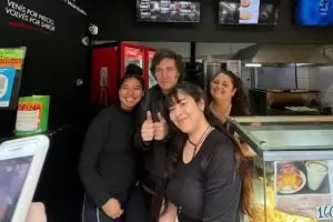 Milei visit el local donde refugiaron al youtuber libertario