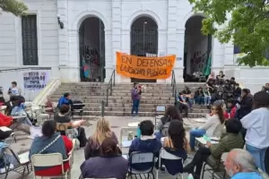 La toma de la UNCa se extiende hasta maana y se intensifican las protestas
