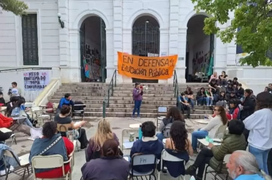 Clases pblicas en la UNCa