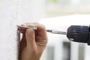 Cmo perforar la pared sin usar un taladro