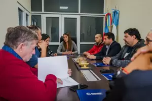 Deportes firm un convenio con los clubes para el uso del Estadio Bicentenario