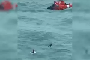 Huracn Milton: un hombre naufrag arriba de una heladera y fue rescatado