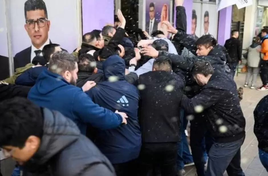 Huevazos para Martn Menem