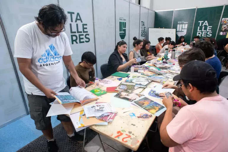 Taller de collage en la Feria del Libro