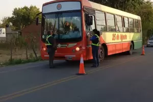 Transporte retir de servicio dos colectivos de pasajeros