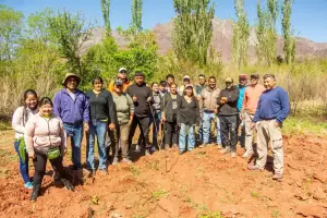 Jornada de capacitacin en injertos de duraznos en Villa Lujn