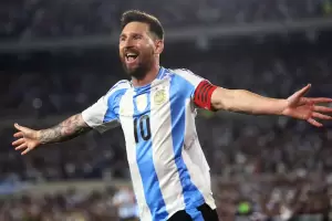 Con Messi de titular, Argentina se enfrenta hoy a Paraguay