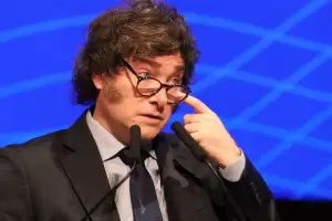 Milei sobre Kueider: "Si es un corrupto, lo tienen que echar a patadas en el c..."