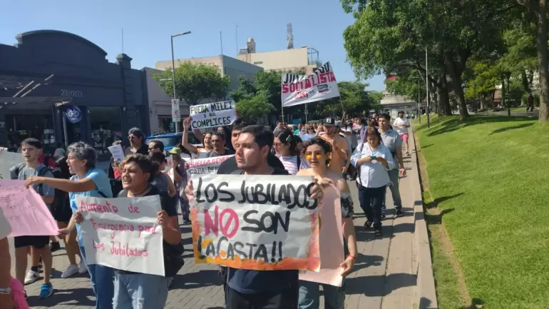 jubilados marcha universitarios