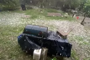 Lleg la lluvia con fuerte granizo a El Alto y Londres