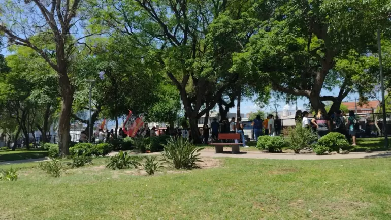 Protesta en la visita de Martin Menem a la nueva sede de LLA