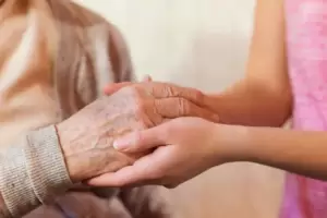 Cunto cobran las nieras y cuidadores de adultos en diciembre de 2024?