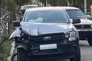 Una camioneta choc contra camin de bomberos