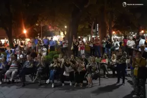 Emotiva retreta de la Banda de la Polica para las madres